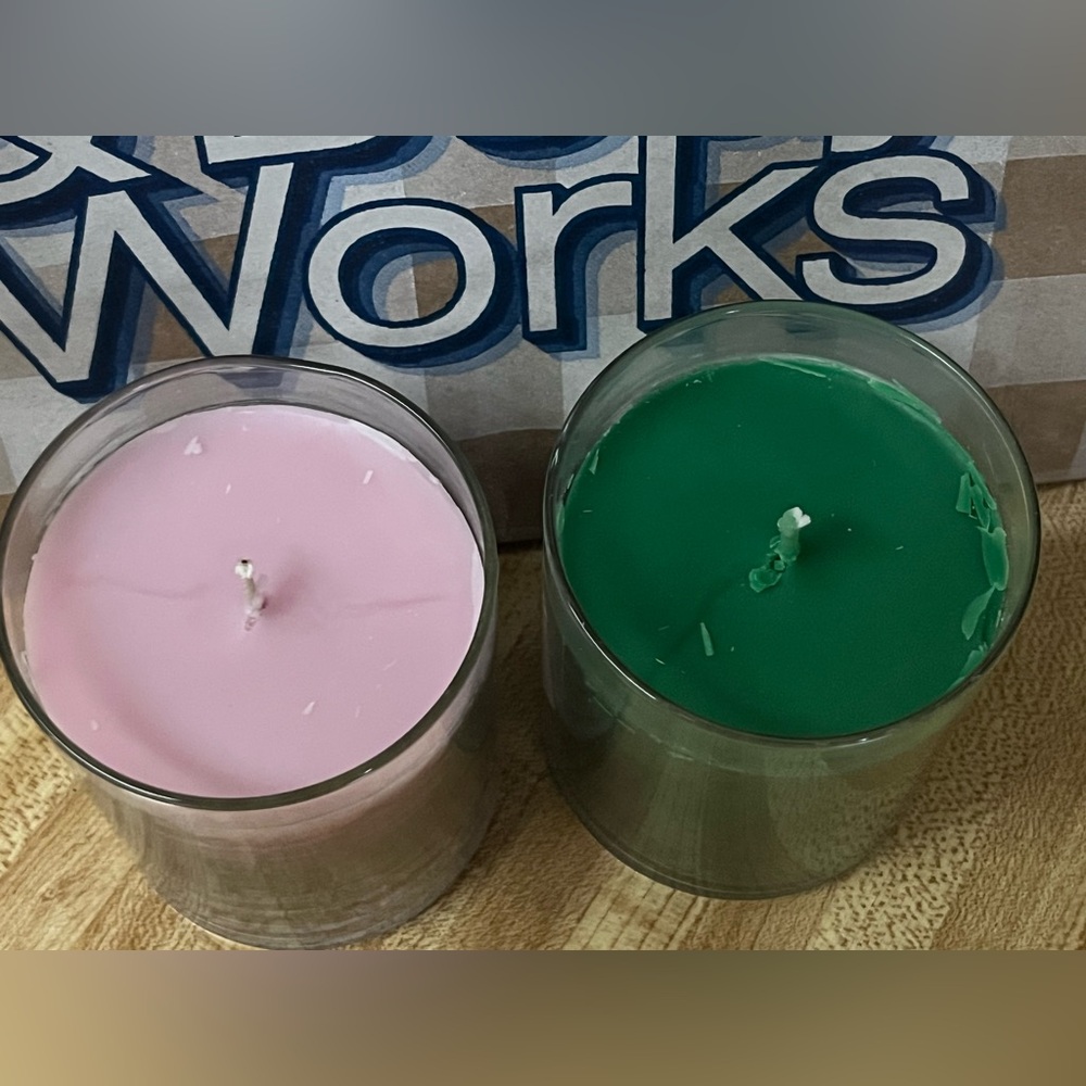 Bath & Body Works Twisted Peppermint and Winter Golden Pear Single Wick Candles - Picture 4 of 7